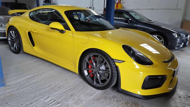 Porsche Cayman GT4